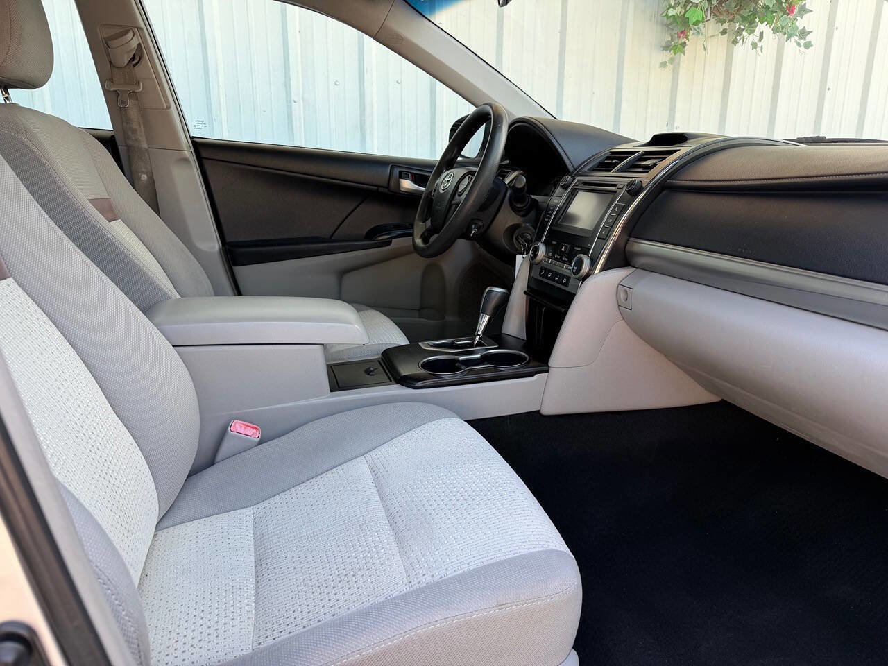 Used 2012 Toyota Camry LE FWD image 14