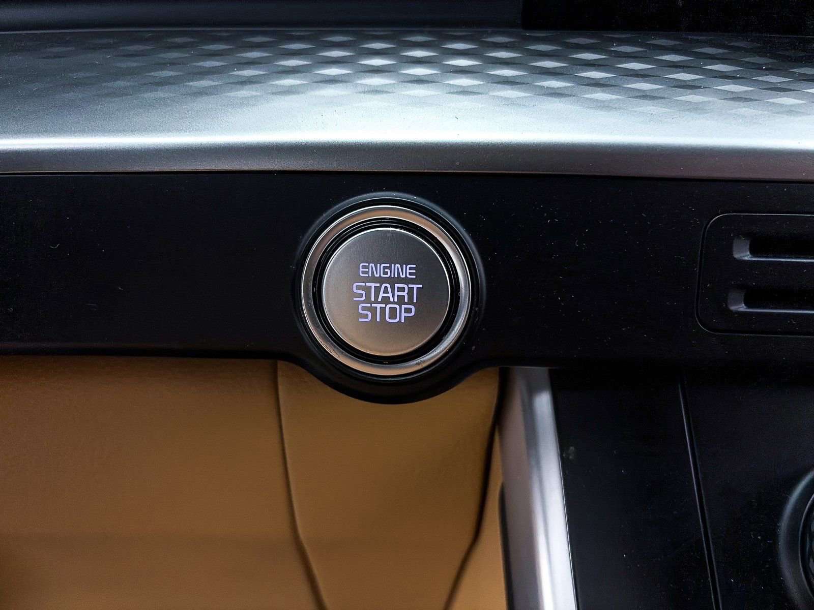 Used 2022 Kia Carnival LX image 21