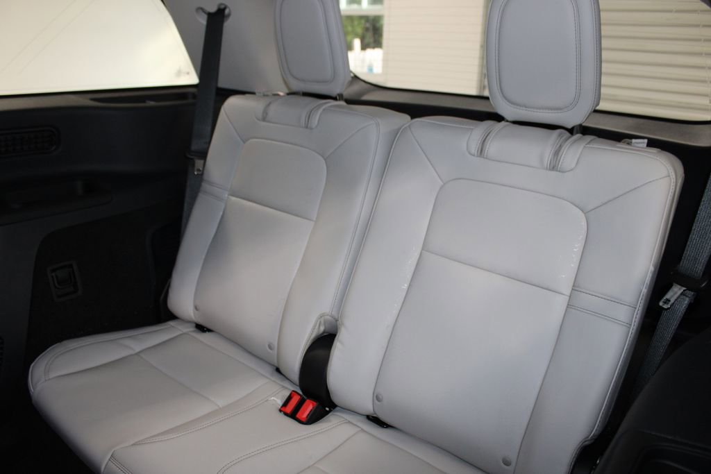 New 2025 Lincoln Aviator 2WD w/ Equipment Group 101A image 26