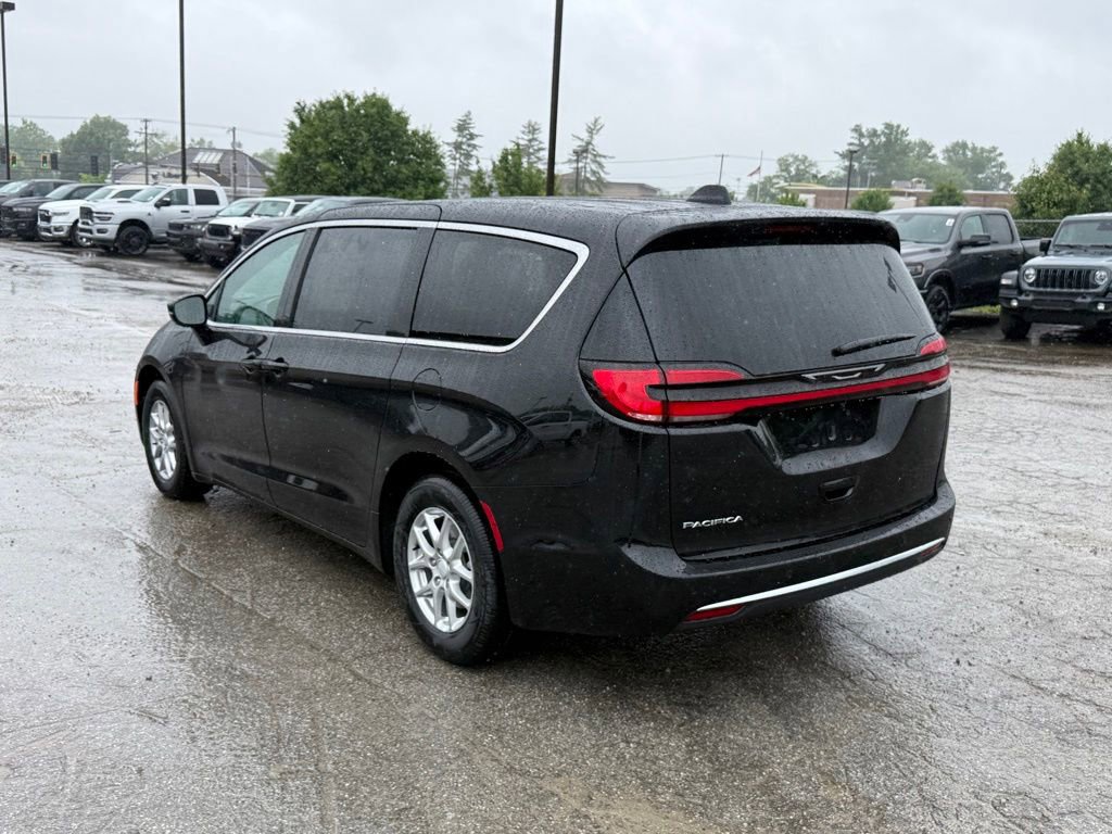 New 2027 Chrysler Pacifica Select FWD image 8