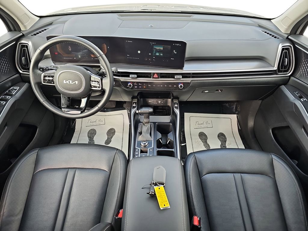 Used 2024 Kia Sorento EX w/ Panoramic Sunroof Package image 12