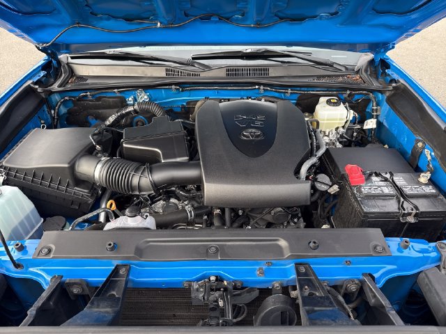 Used 2021 Toyota Tacoma TRD Off-Road AWD/4WD image 30