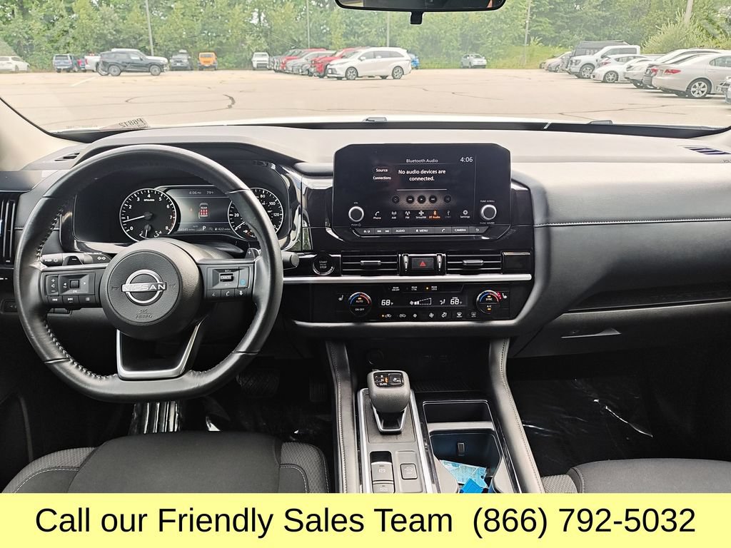 Used 2025 Nissan Pathfinder SV AWD/4WD image 13