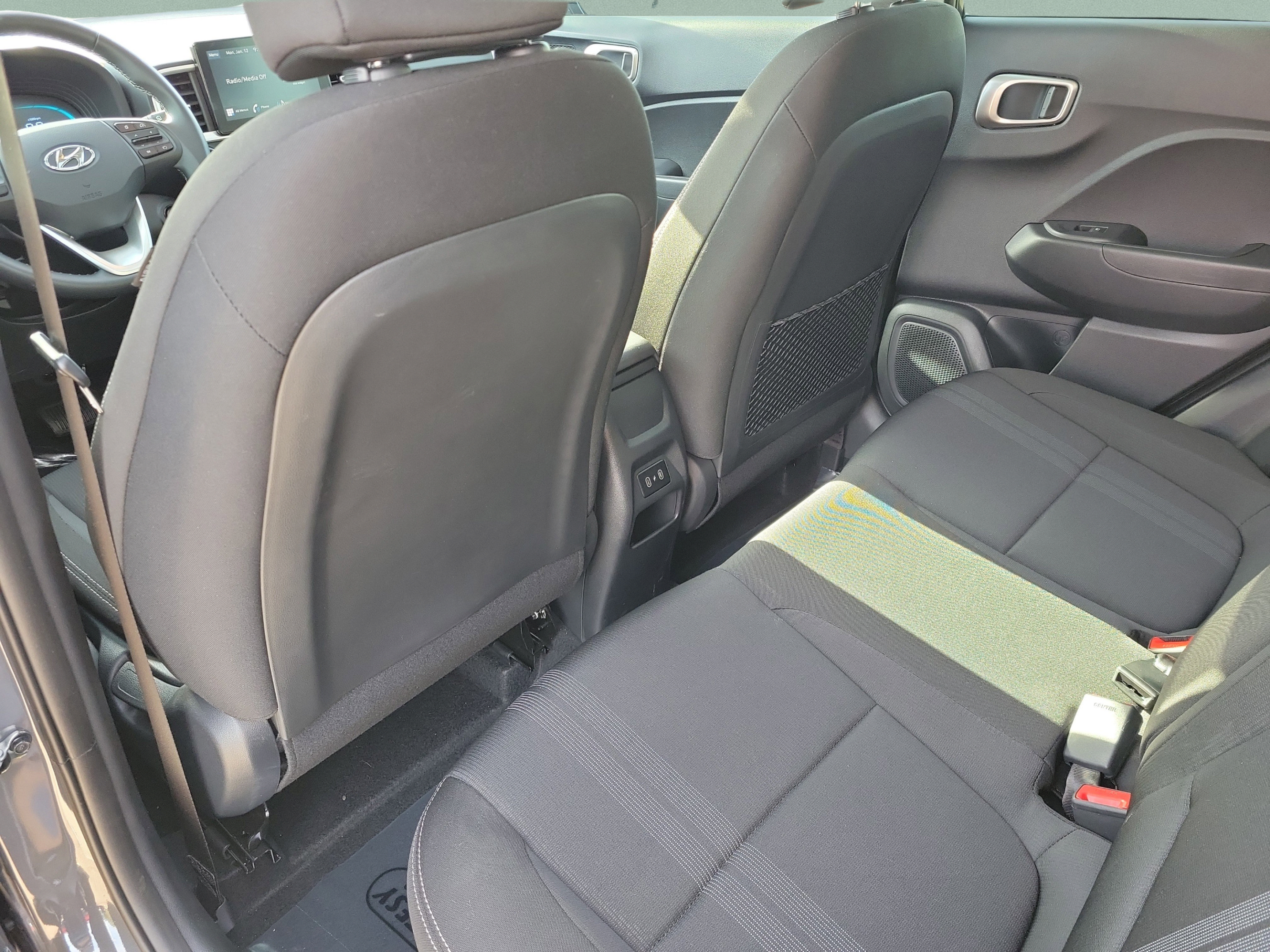 Used 2025 Hyundai Venue SEL FWD image 9