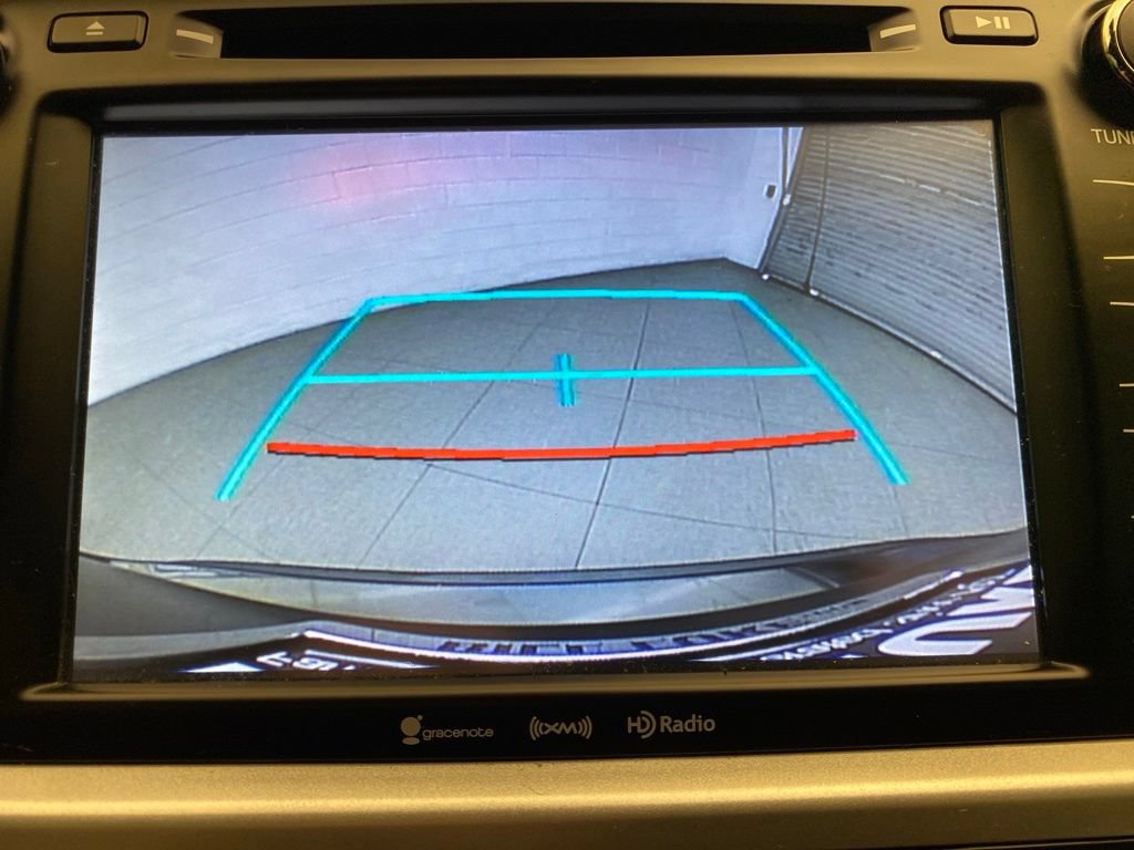 Used 2017 Toyota Highlander XLE w/ Carpet Mat Package FWD image 16