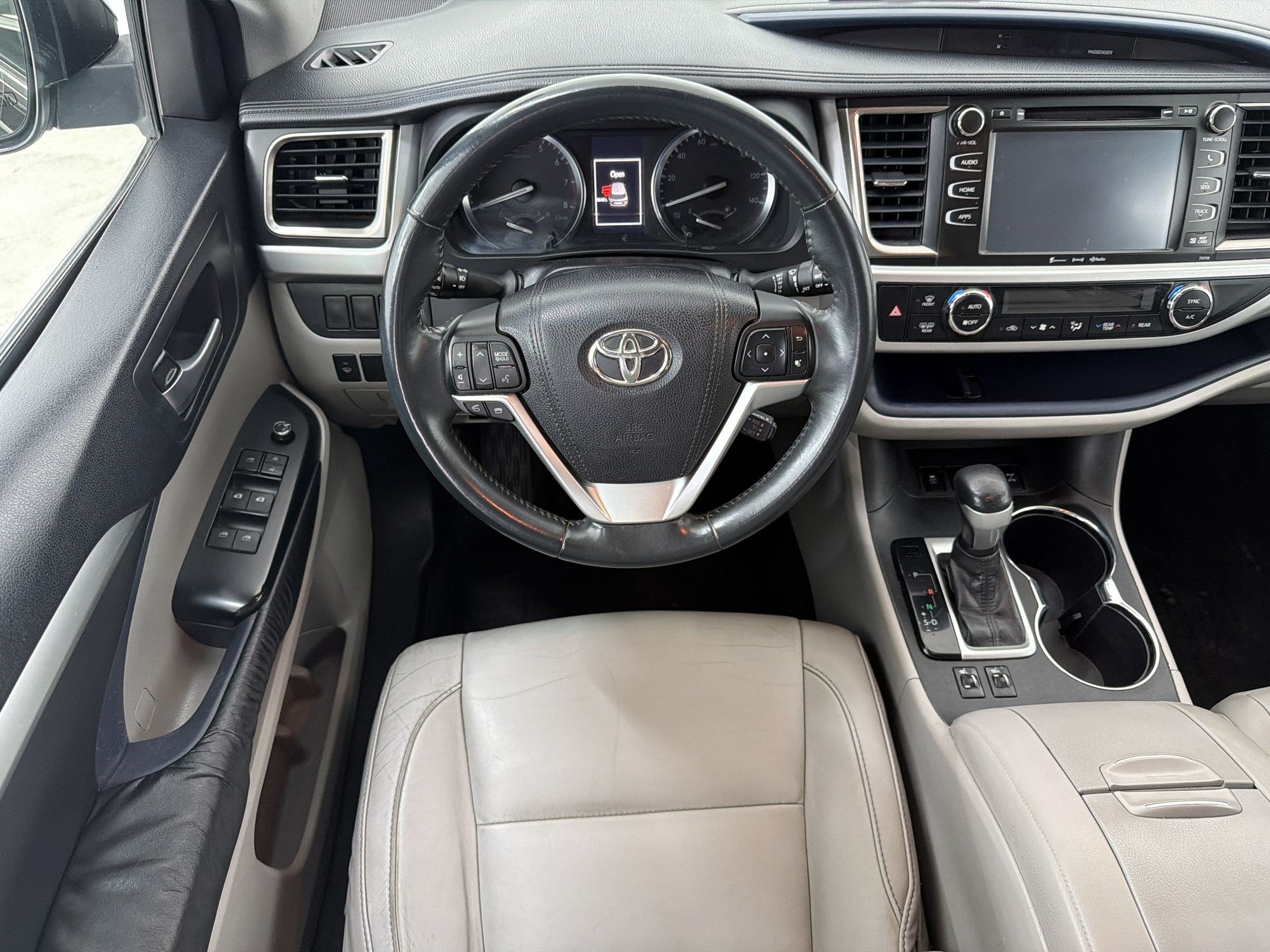 Used 2016 Toyota Highlander XLE AWD/4WD image 27