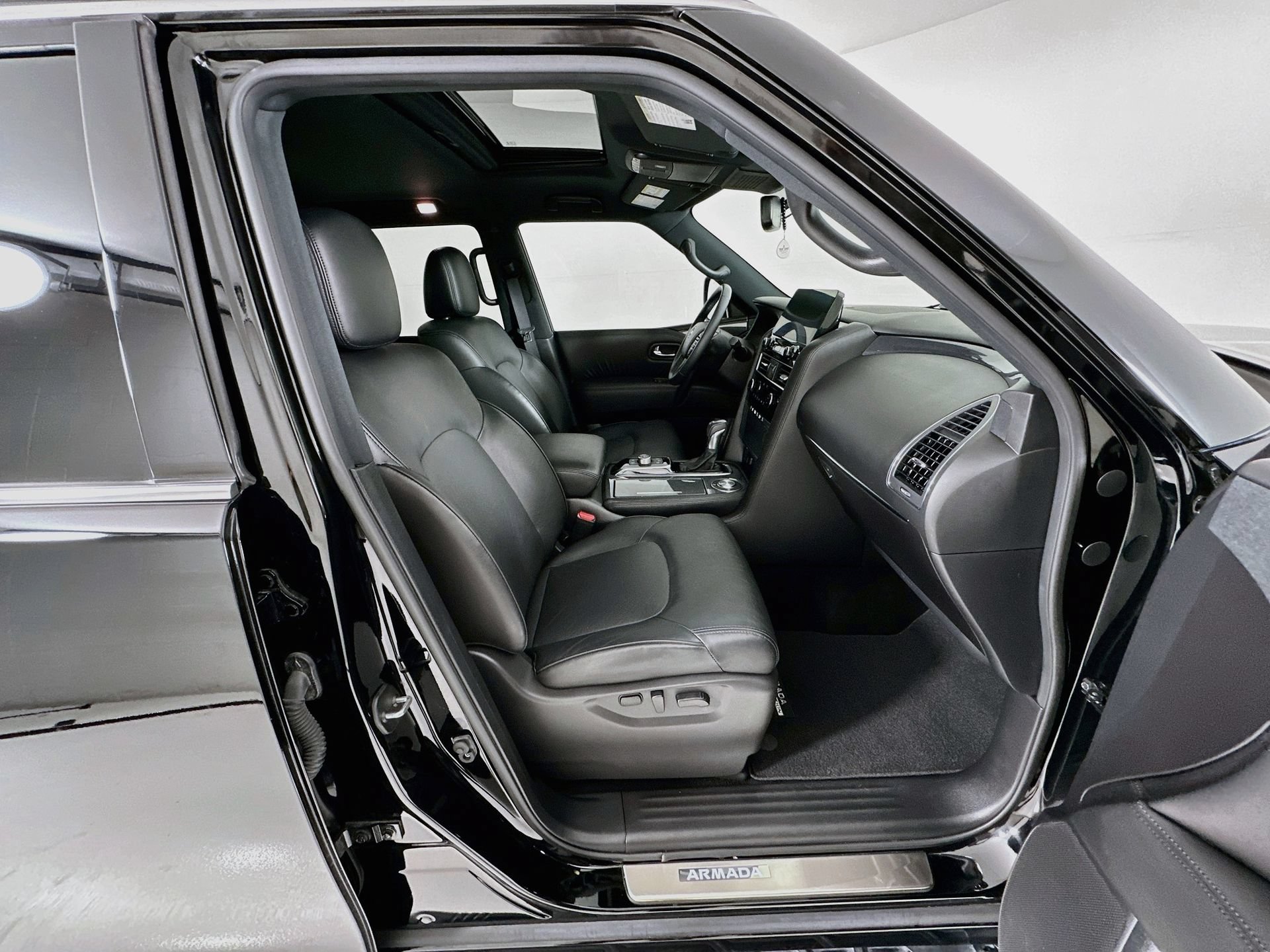 Used 2023 Nissan Armada SL w/ Midnight Edition Package RWD image 33