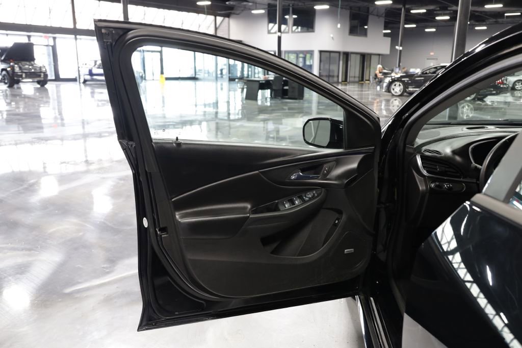 Used 2017 Chevrolet Volt Premier w/ Driver Confidence II Package image 10