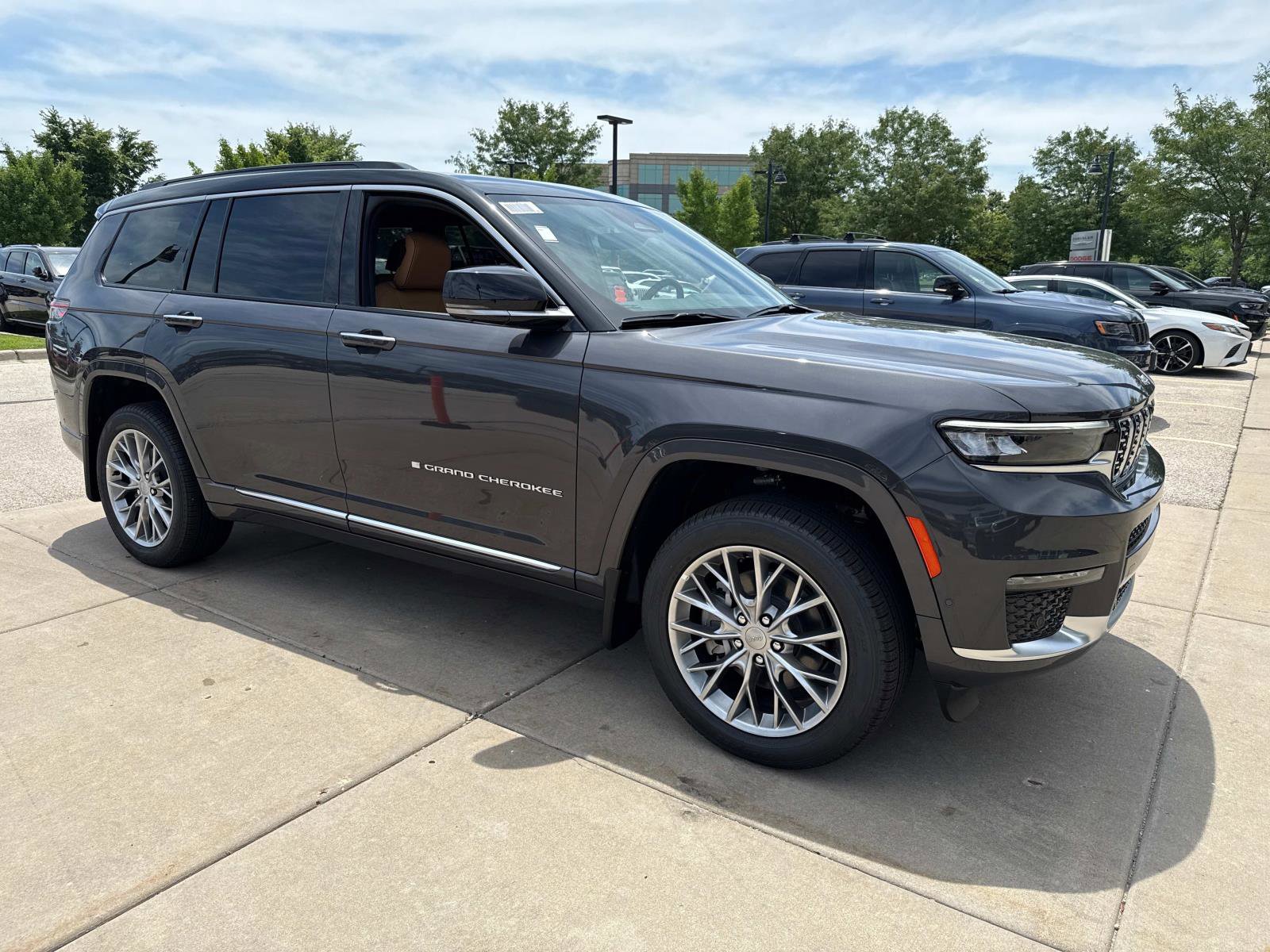 New 2025 Jeep Grand Cherokee L Summit w/ MOPAR Finishing Package image 3