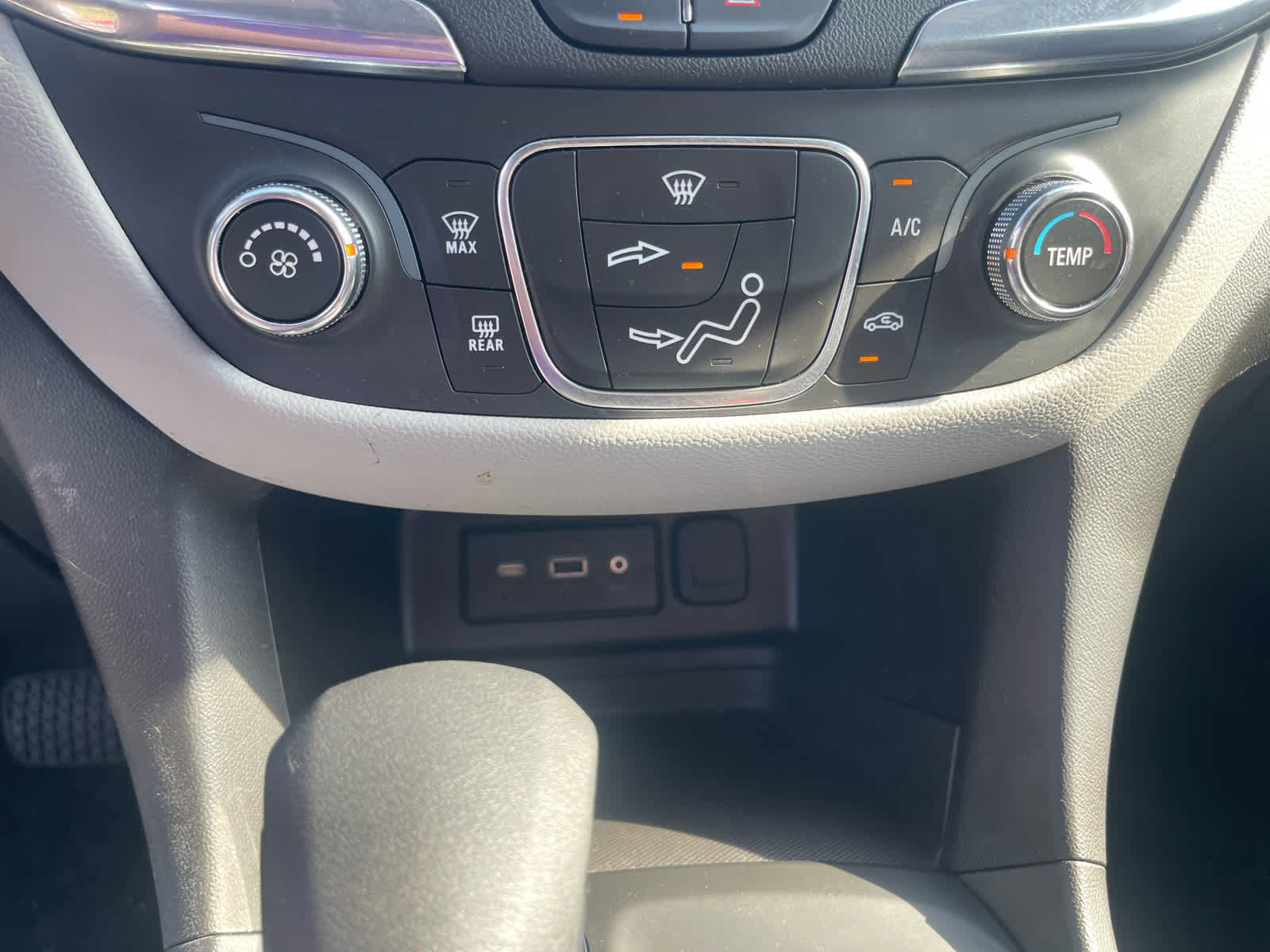 Used 2023 Chevrolet Equinox LT FWD image 14