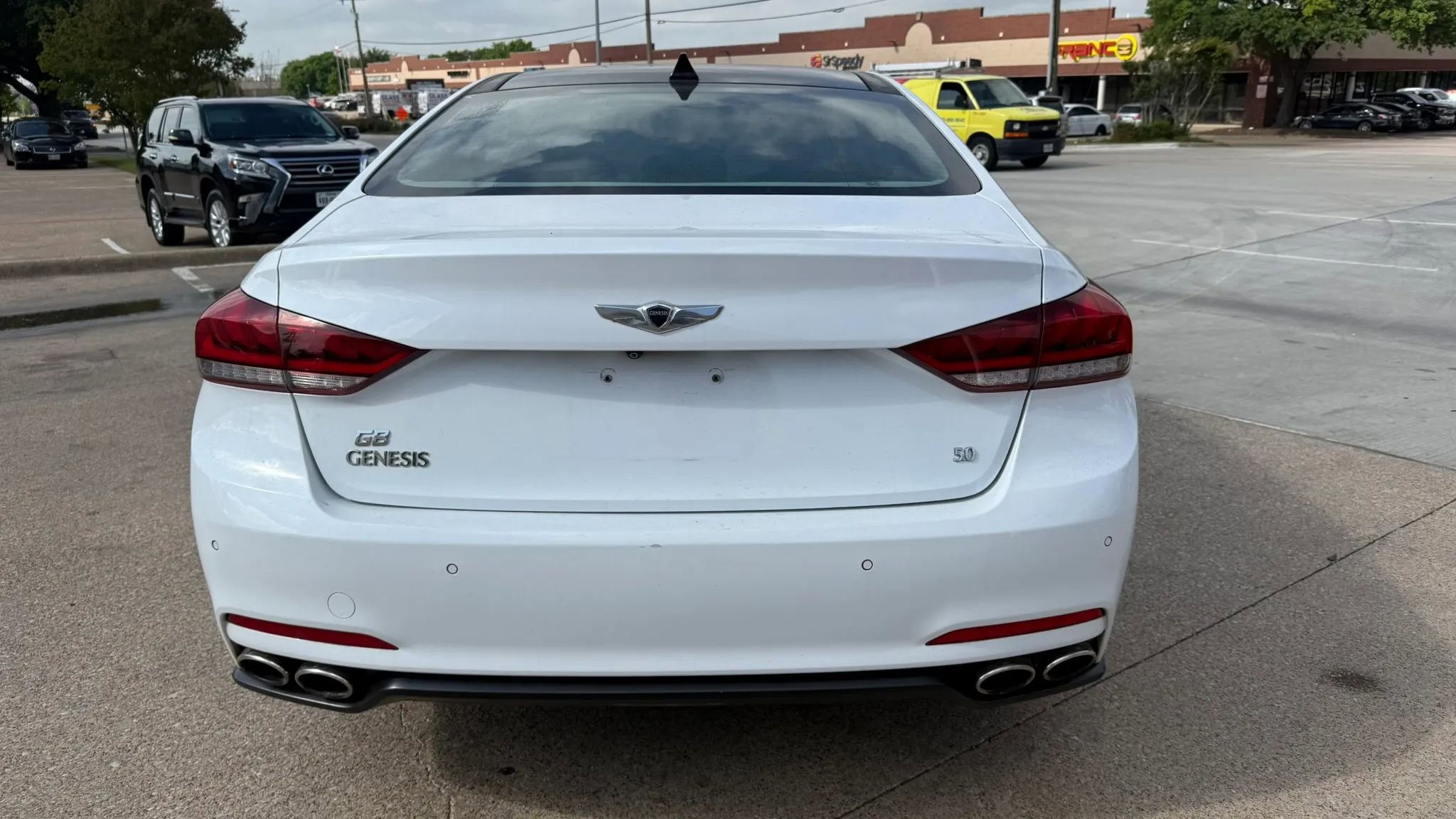 Used 2015 Hyundai Genesis 5.0 w/ Option Group 05 image 4