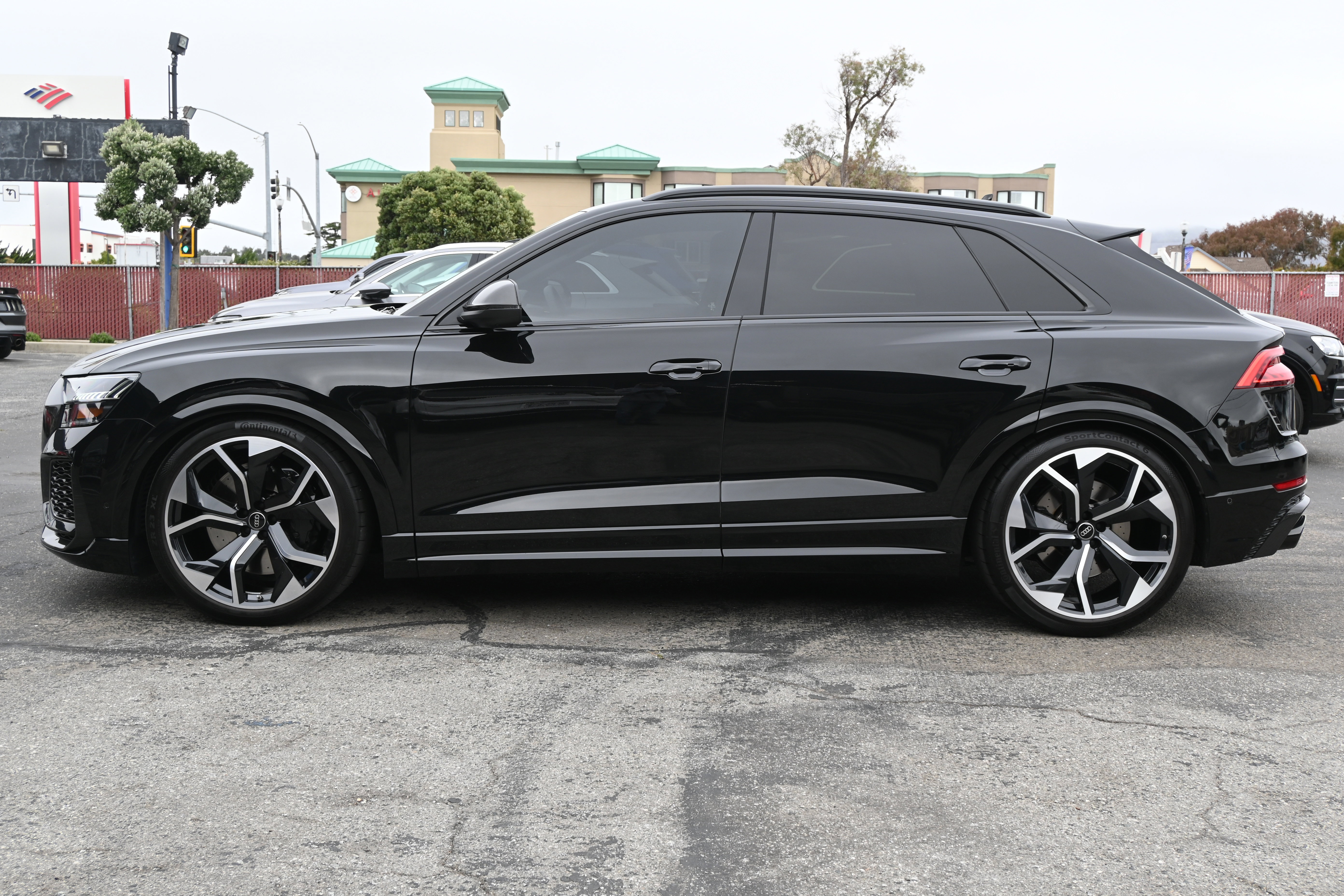 Used 2023 Audi RS Q8 w/ Black Optic Package image 2