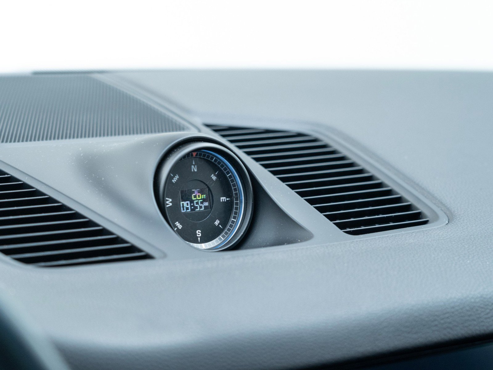 Certified 2022 Porsche Cayenne Platinum Edition image 25