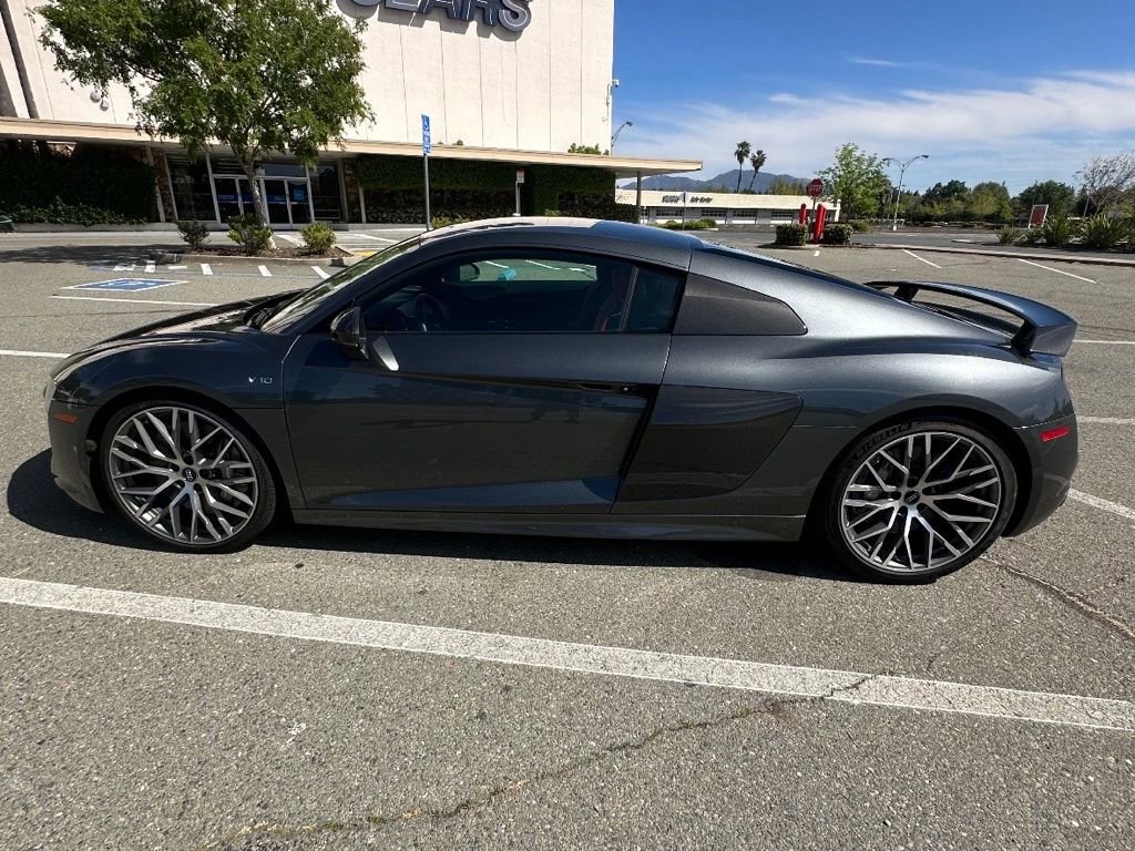 Used 2018 Audi R8 V10 plus AWD/4WD image 3