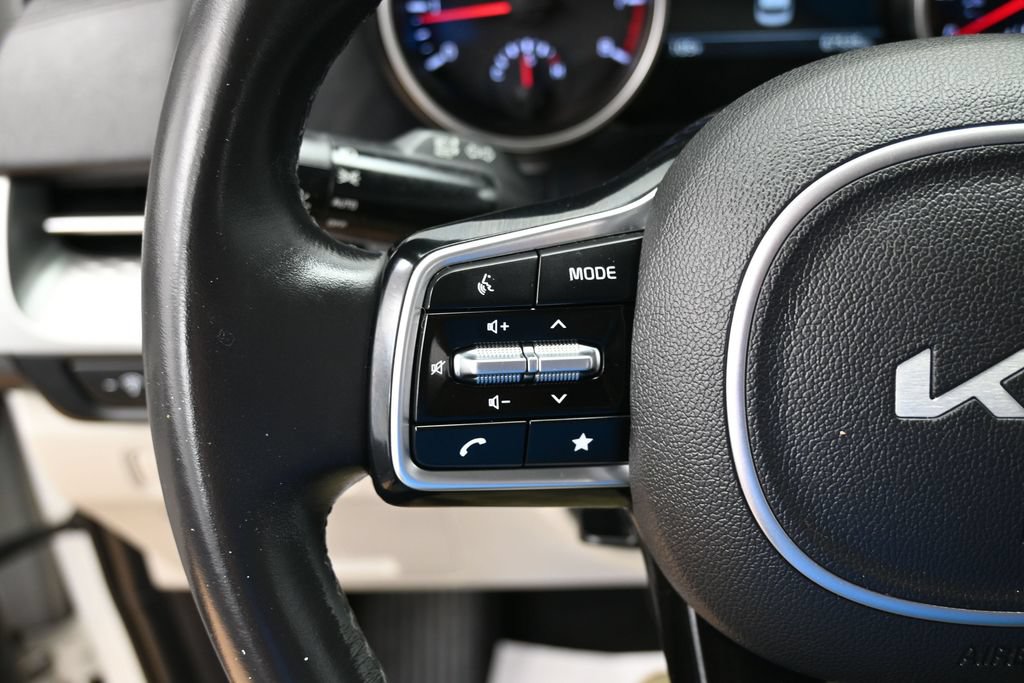 Used 2022 Kia Carnival LX FWD image 18