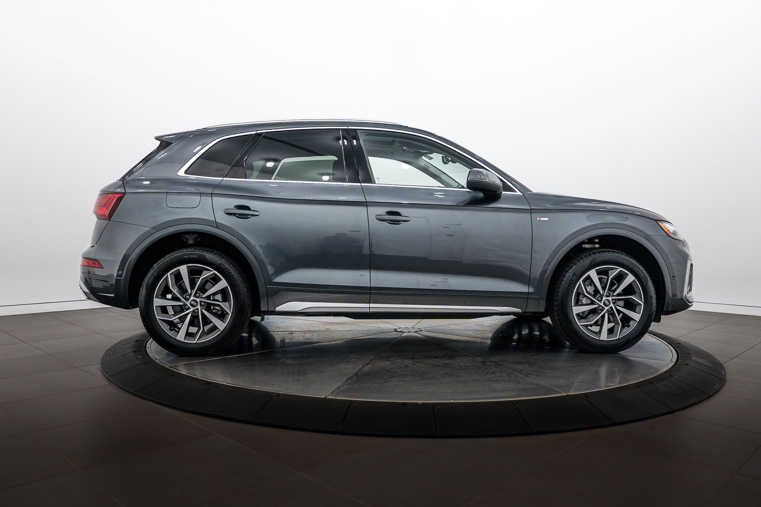 Certified 2023 Audi Q5 2.0T Prestige w/ Prestige Package AWD/4WD image 3
