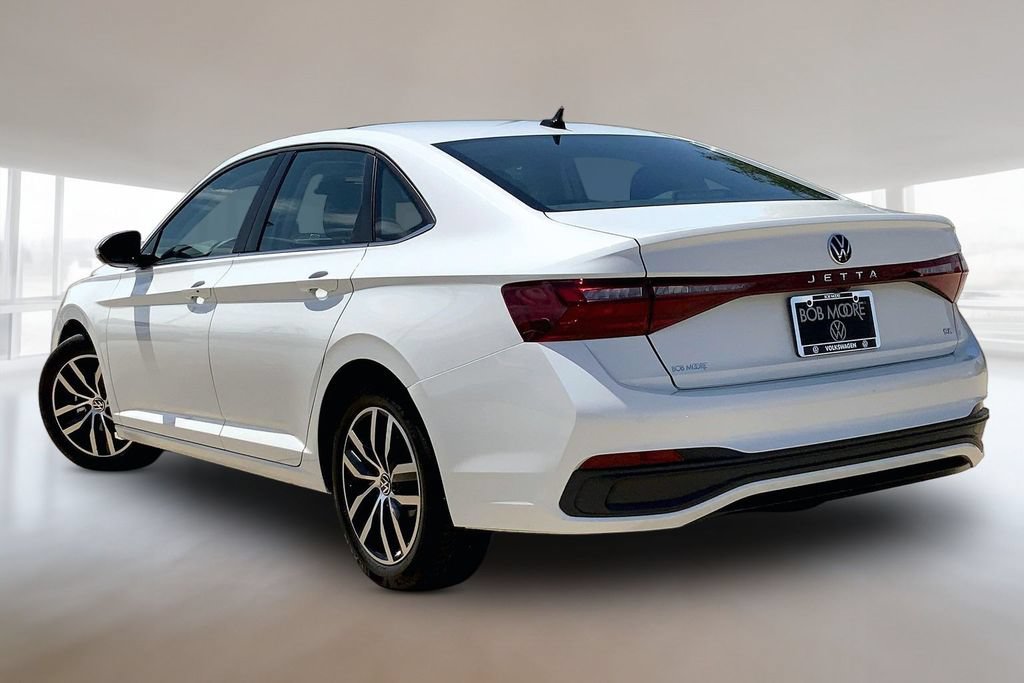 Certified 2025 Volkswagen Jetta SE w/ Sunroof Package FWD image 12