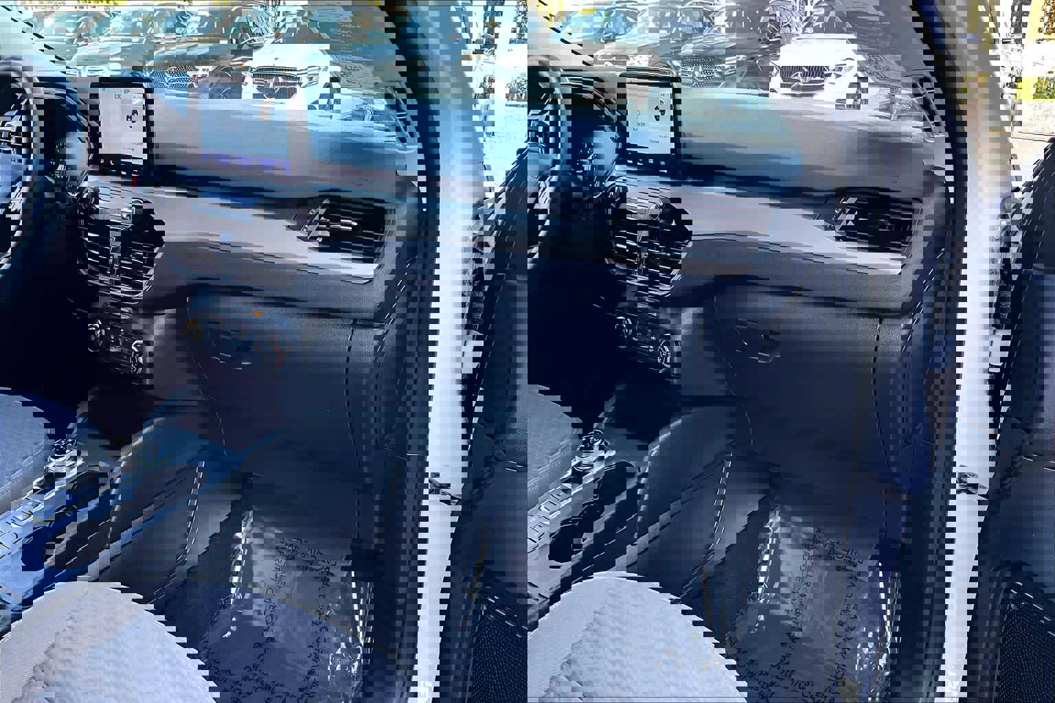 Used 2021 Ford Escape SE image 18