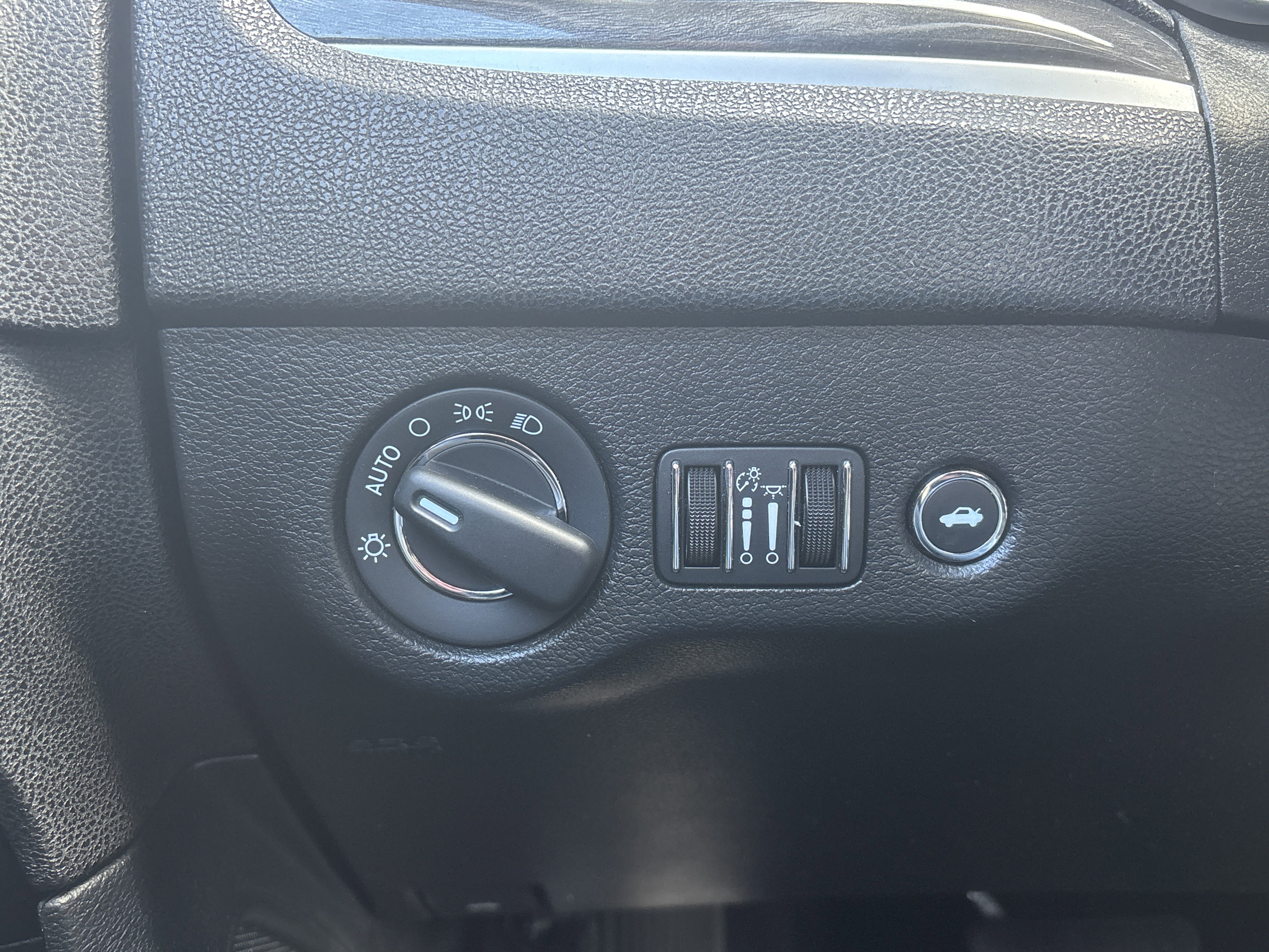 Used 2021 Chrysler 300 Touring w/ Sport Appearance Package image 25