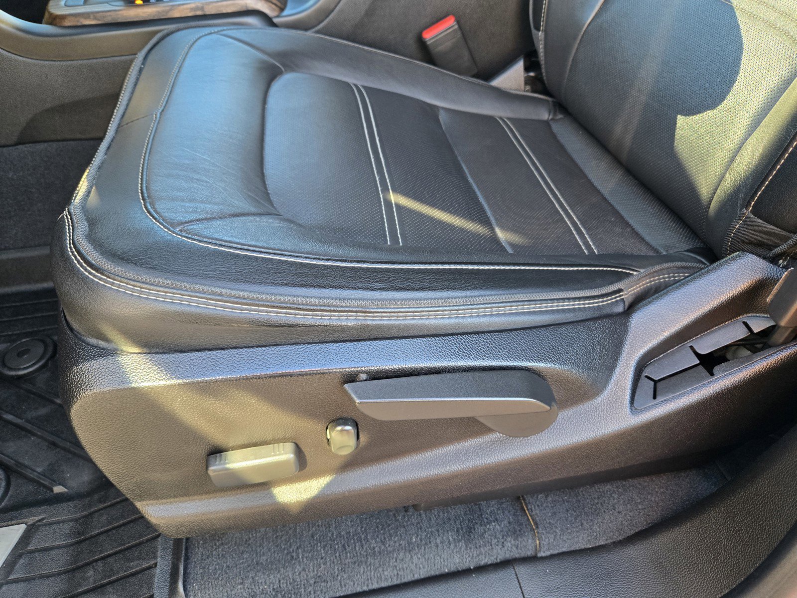 Used 2021 GMC Canyon Denali image 16