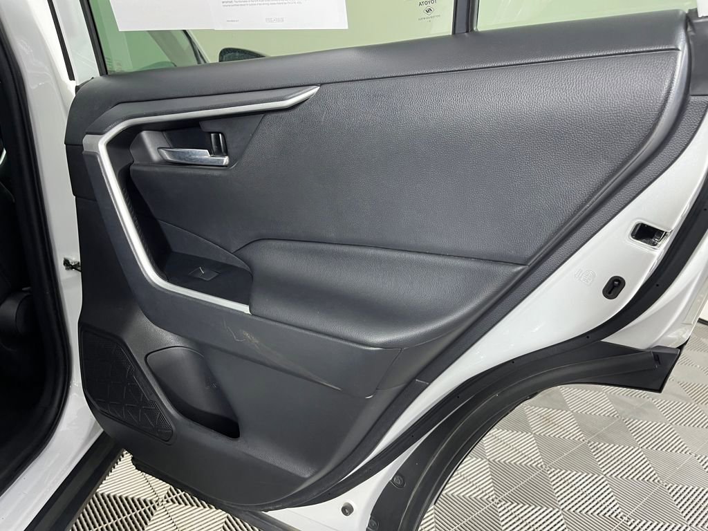 Used 2021 Toyota RAV4 XLE Premium image 14