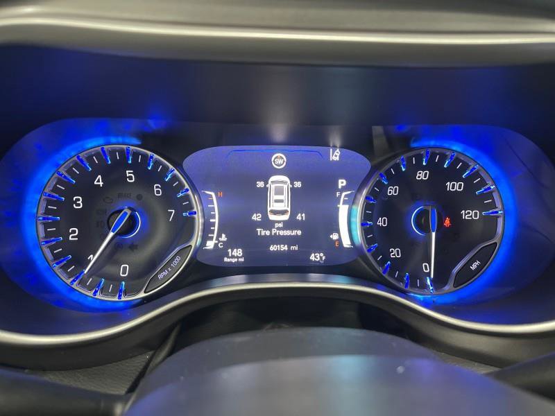 Used 2023 Chrysler Pacifica Touring-L image 32