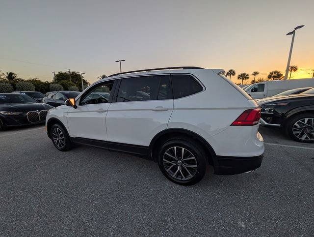 Used 2019 Volkswagen Tiguan SE w/ Panoramic Sunroof Package image 9