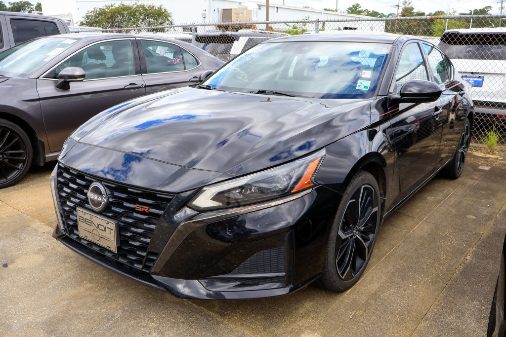 Used 2023 Nissan Altima 2.5 SR w/ SR Premium Package FWD image 4