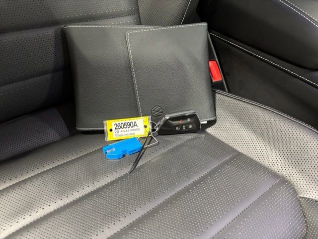 Used 2024 Volkswagen Atlas Cross Sport SEL R-Line image 32