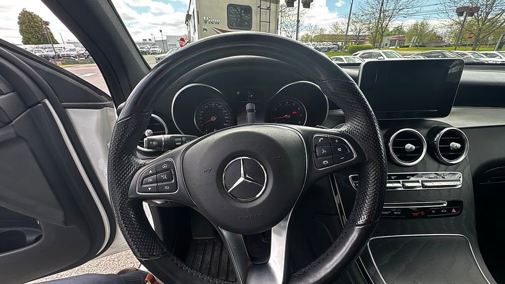 Used 2019 Mercedes-Benz GLC 300 4MATIC image 18