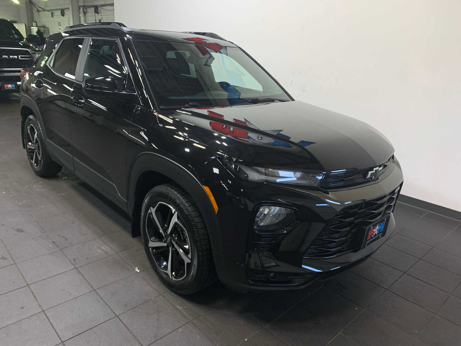 Used 2023 Chevrolet TrailBlazer RS w/ Sun and Liftgate Package image 2