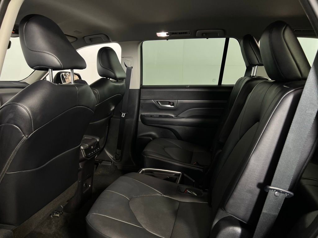 Used 2025 Toyota Grand Highlander AWD image 24