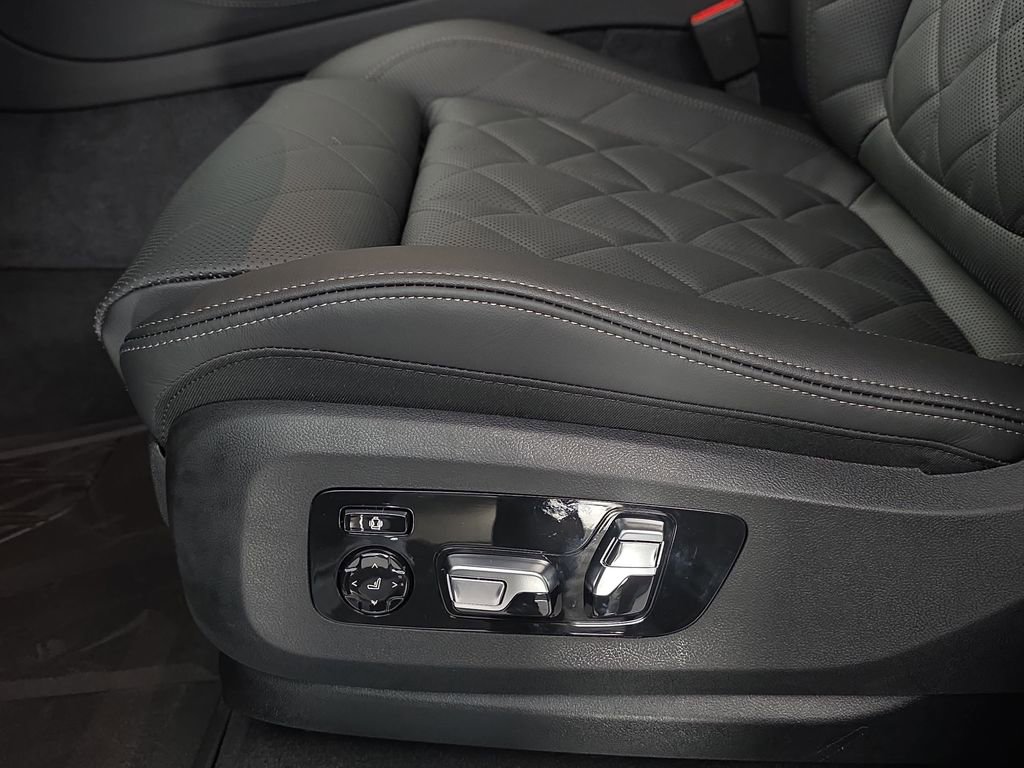 New 2026 BMW X5 xDrive50e image 28