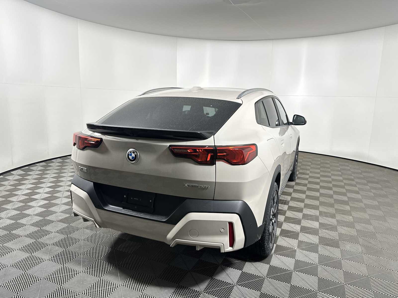 New 2026 BMW X2 xDrive28i w/ Convenience Package AWD/4WD image 9