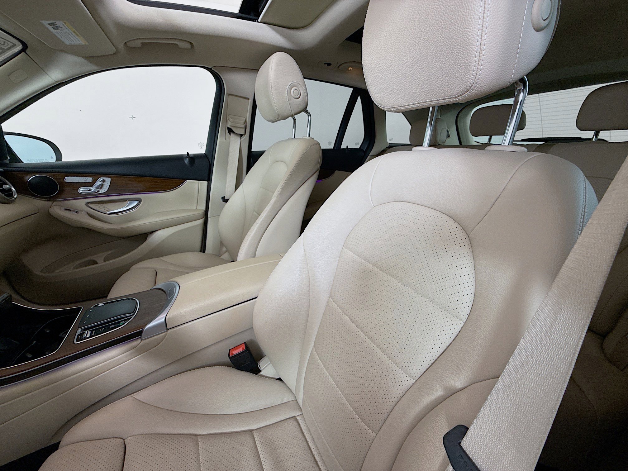 Used 2022 Mercedes-Benz GLC 300 4MATIC image 11