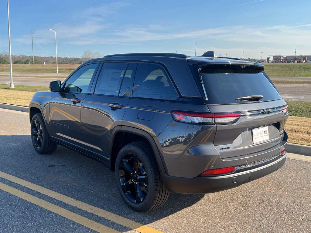 New 2025 Jeep Grand Cherokee Limited w/ Luxury Tech Group II AWD/4WD image 5