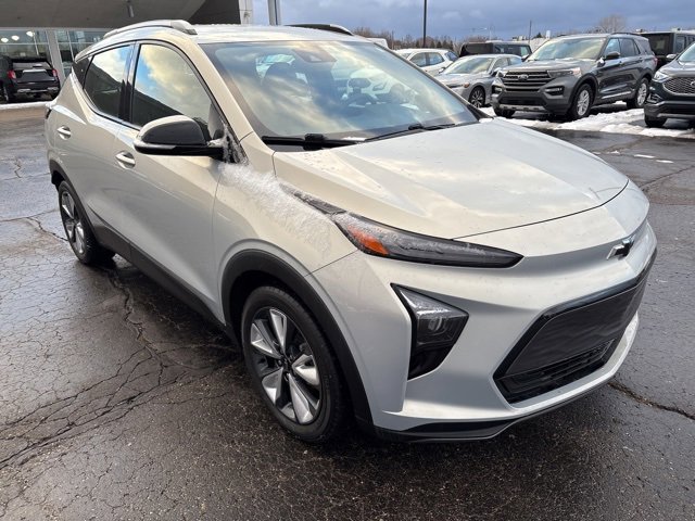 Used 2022 Chevrolet Bolt EUV LT w/ Convenience Package image 9