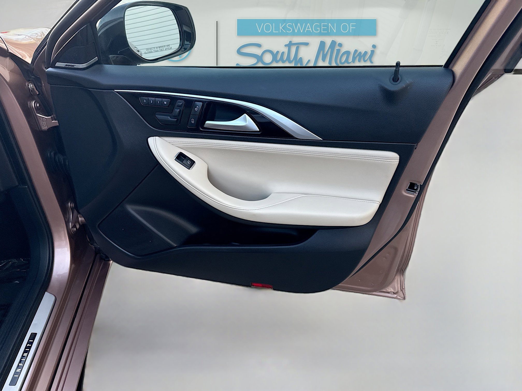 Used 2017 INFINITI QX30 Premium w/ Navigation Package image 33