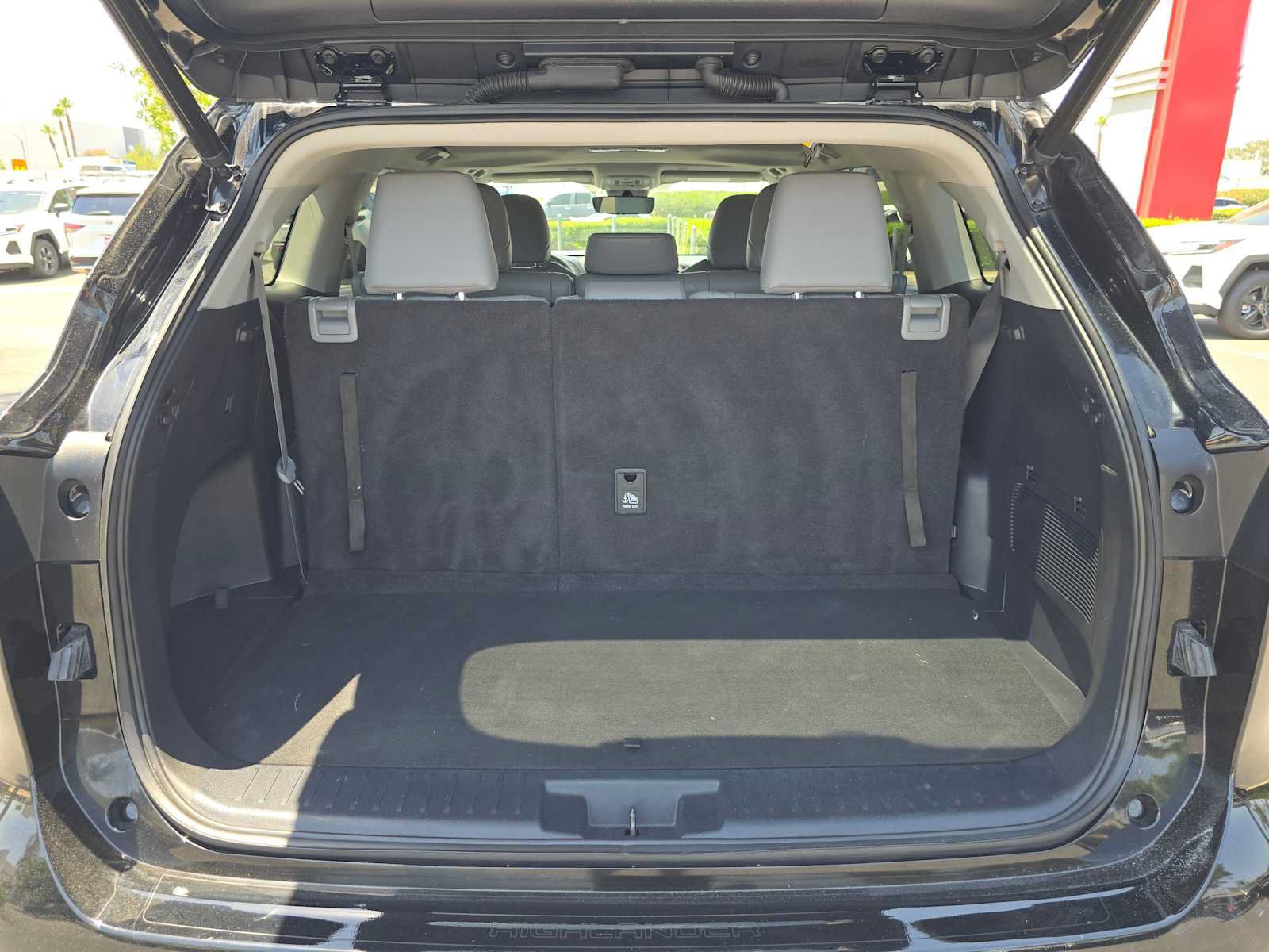 Used 2023 Toyota Highlander XLE FWD image 15