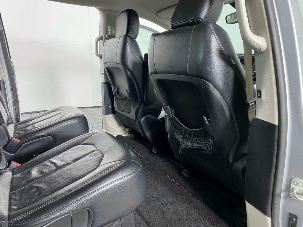 Used 2018 Chrysler Pacifica Touring-L FWD image 13