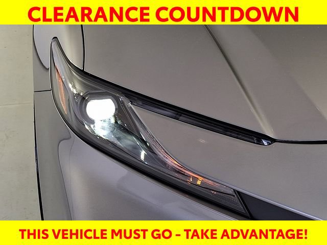 Used 2025 Toyota Camry SE w/ Multimedia Upgrade Package image 10