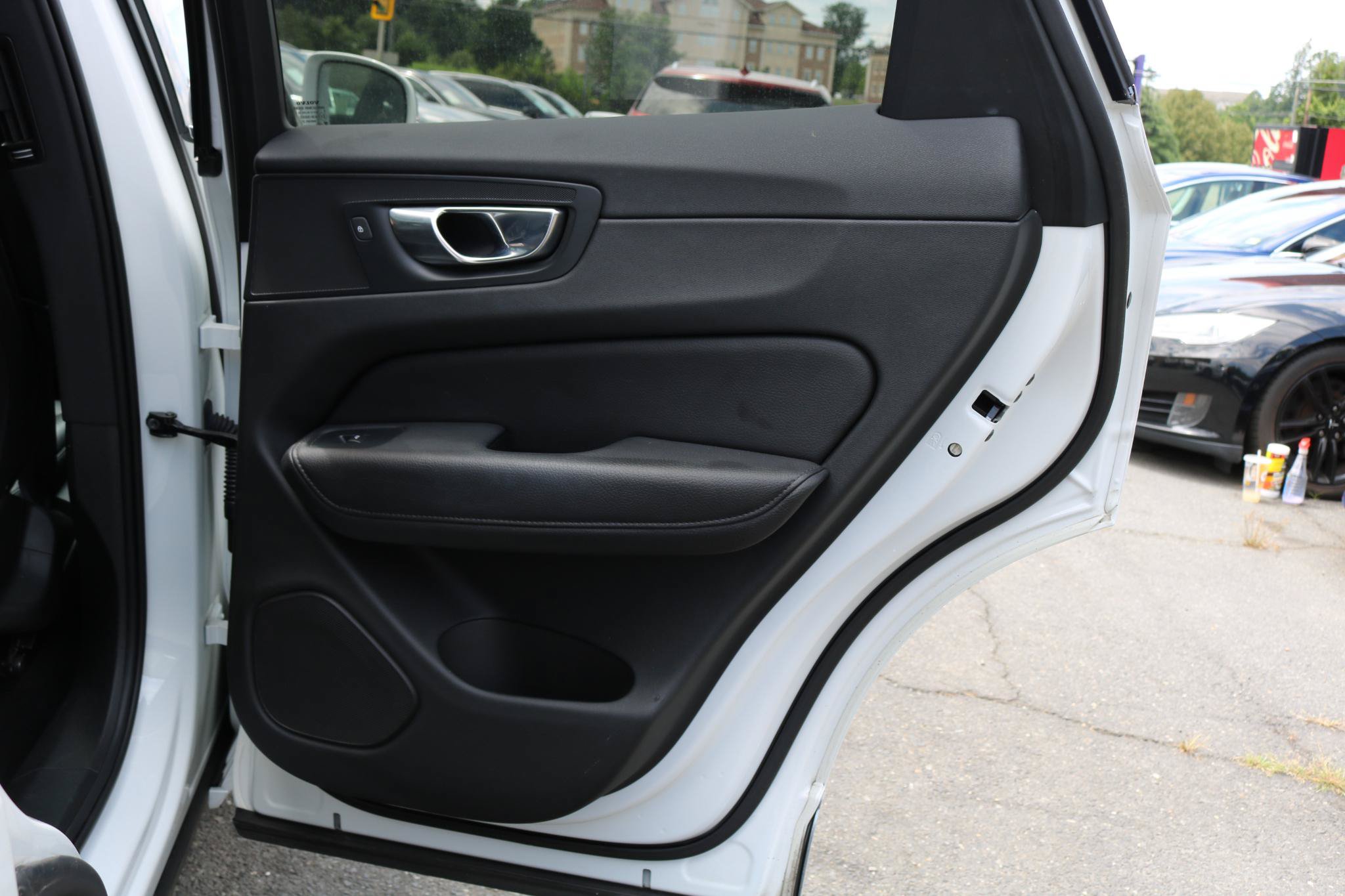 Used 2022 Volvo XC60 B5 Momentum AWD/4WD image 23
