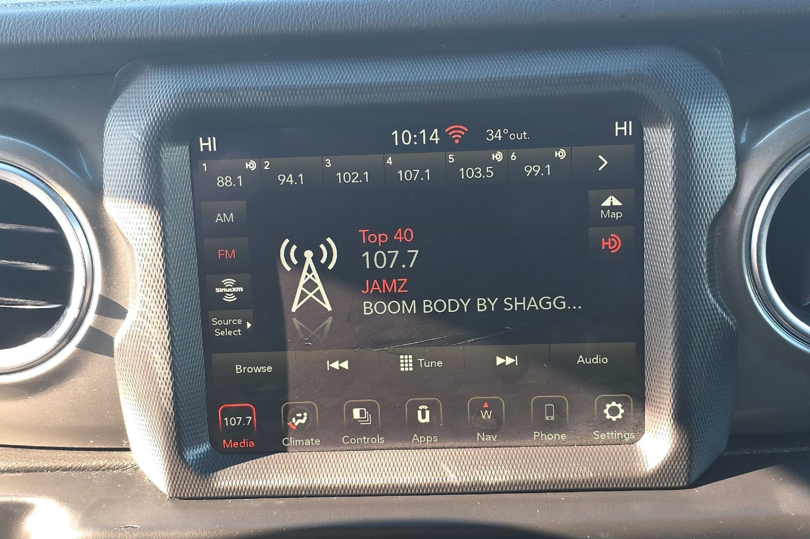 Used 2023 Jeep Wrangler Sahara image 17