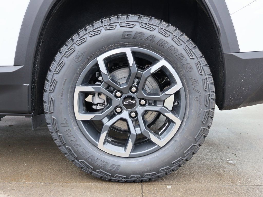 New 2026 Chevrolet Equinox ACTIV w/ Safety and Technology Package image 38