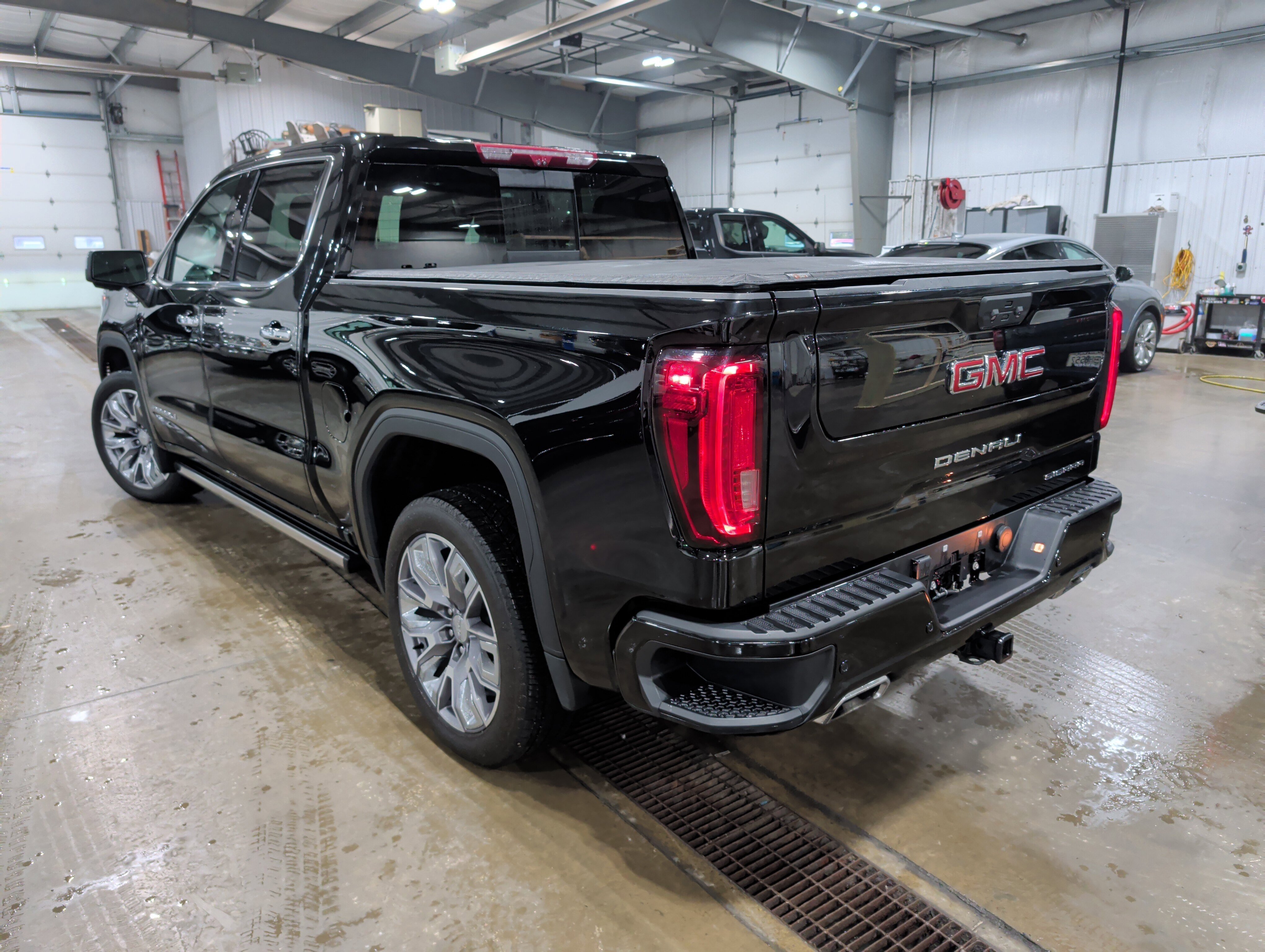 Used 2023 GMC Sierra 1500 Denali w/ Denali Reserve Package AWD/4WD image 4