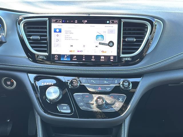 New 2026 Chrysler Pacifica Limited FWD image 24