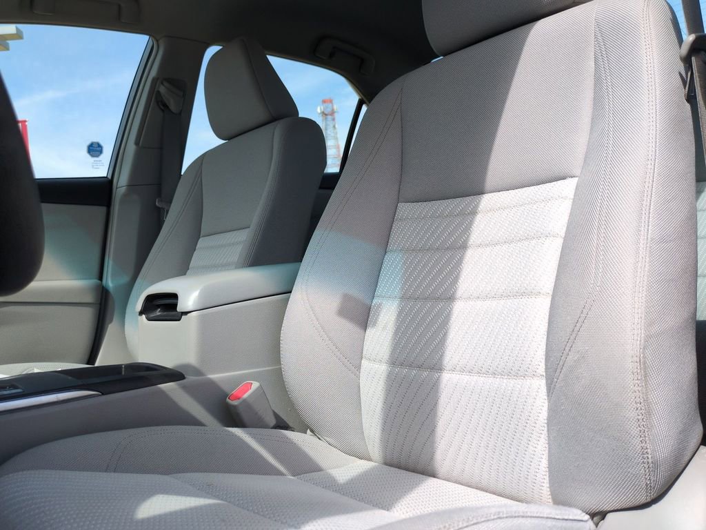 Used 2017 Toyota Camry LE FWD image 13
