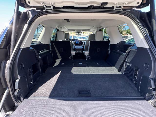 Certified 2025 Ford Expedition Active AWD/4WD image 24