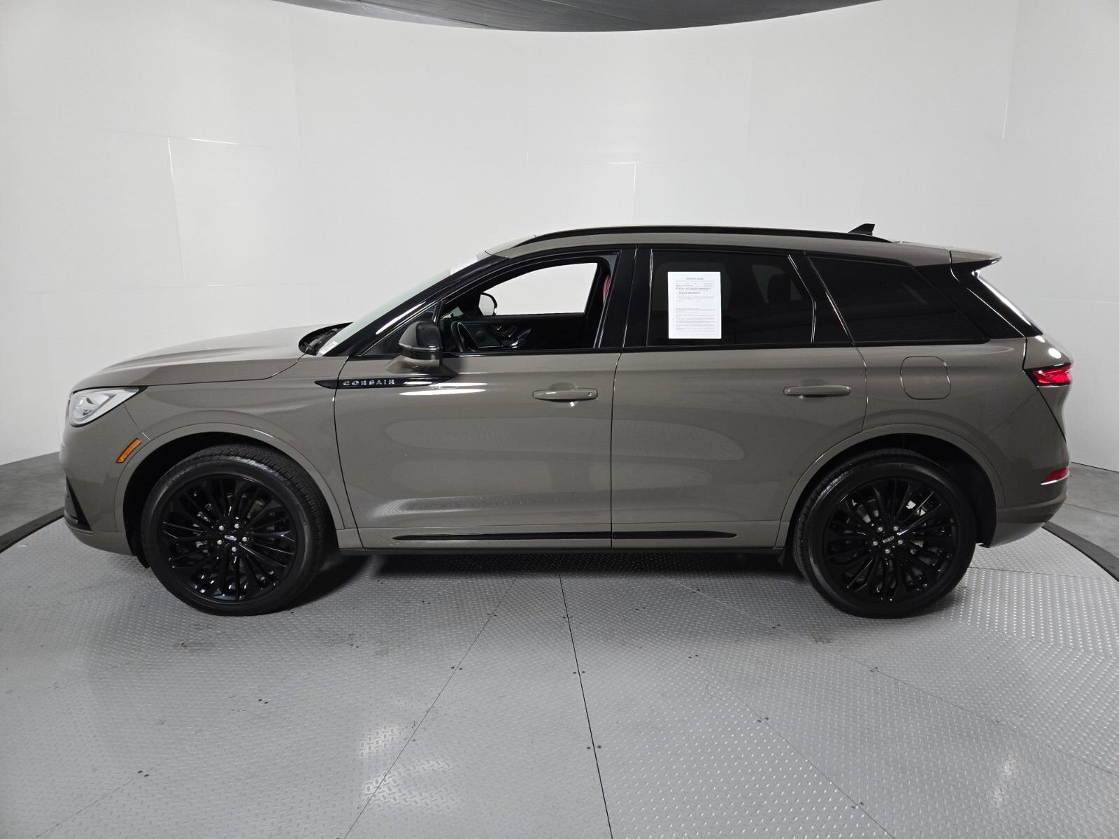 Certified 2025 Lincoln Corsair Reserve w/ Jet Appearance Package AWD/4WD image 7