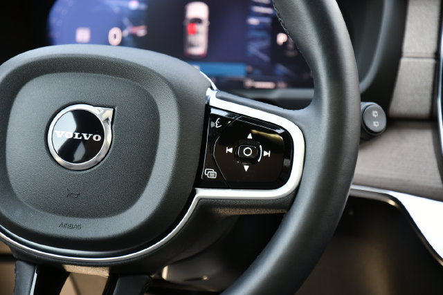New 2026 Volvo XC90 B6 Plus w/ Protection Package Premier AWD/4WD image 24